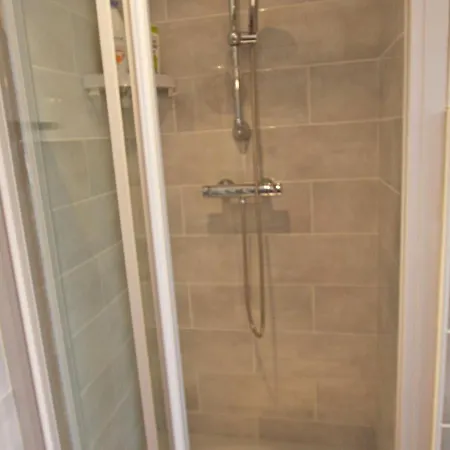 Apartment T2 Renove Avec Cour Privee - Centre D'epinal, Proche Gare Et Commodites - Fr-1-589-265