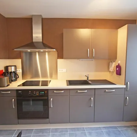 T2 Rénové Avec Cour Privée - Centre D'épinal, Proche Gare Et Commodités - Fr-1-589-265 Épinal