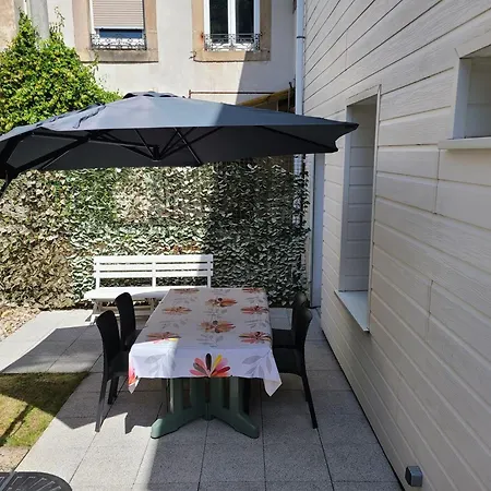 T2 Rénové Avec Cour Privée - Centre D'épinal, Proche Gare Et Commodités - Fr-1-589-265 Apartamento Épinal