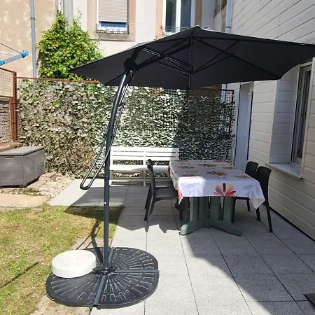 T2 Rénové Avec Cour Privée - Centre D'épinal, Proche Gare Et Commodités - Fr-1-589-265 Appartement *